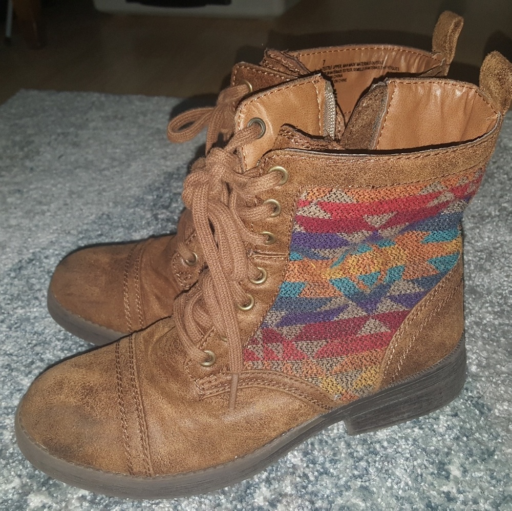 Brown combat boots w/ Aztec design